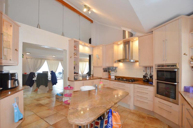 To Let 4 Bedroom Property for Rent in Everglen Western Cape